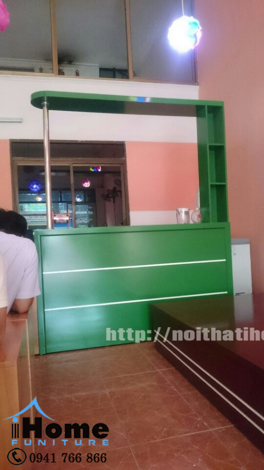 quầy lễ tân quán cà phê